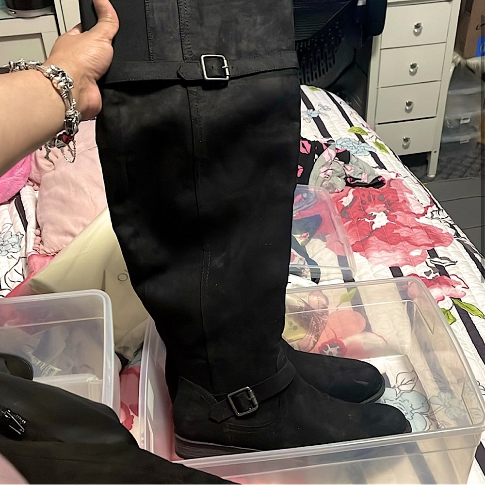 Super cute Women’s Knee-High Riding Boots - Wide Calf - size 9.5
